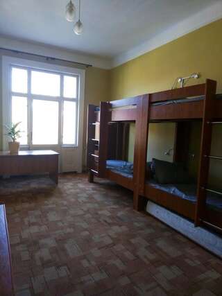 Хостелы Kava Hostel Львов Четырехместный номер-4